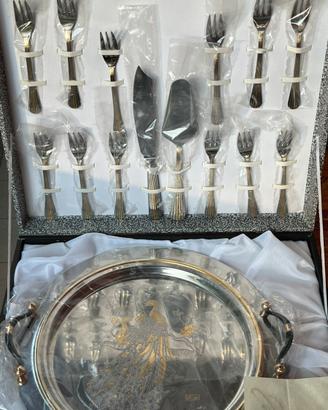 Set Posate Acciaio & Oro 24K con Vassoio Pavoni