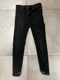 Jeans effetto strappato