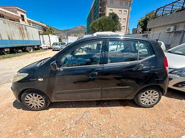 Hyundai i10 1.1 b/gpl accetto anche permute