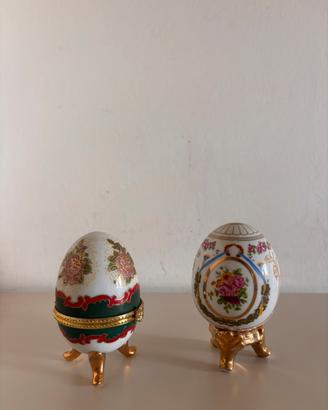 Coppia di Uova in Porcellana stile Fabergé