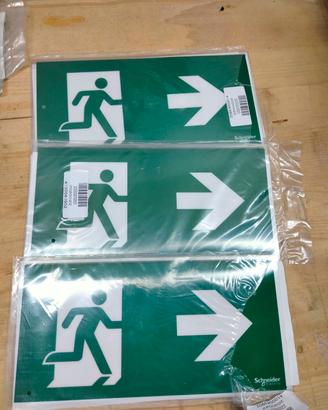 cartelli per uscite di emergenza 