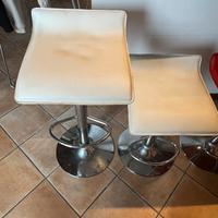 4 Sgabelli due rossi d due bianchi !