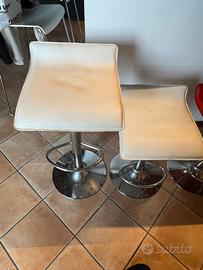 4 Sgabelli due rossi d due bianchi !