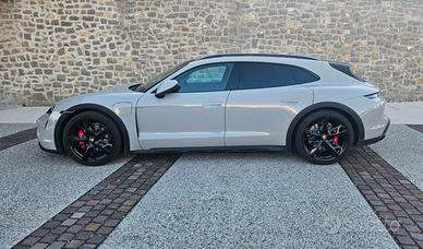 Porsche Taycan Cross Turismo 4S
