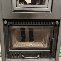 Stufa a legna con forno