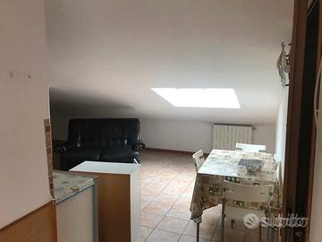 ACILIA BiLOCALE ARREDATO SPESE INCLUSE