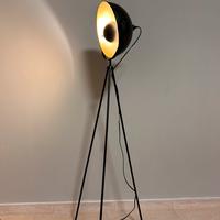 Lampada a piantana in metallo