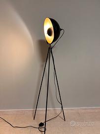 Lampada a piantana in metallo