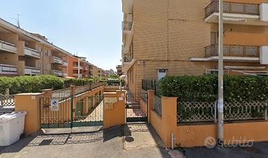 Box indipendente non situato sotto il palazzo ,qui