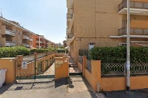 Box indipendente non situato sotto il palazzo ,qui