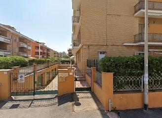 Box indipendente non situato sotto il palazzo ,qui