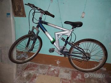 Mountain Bike Ammortizzata