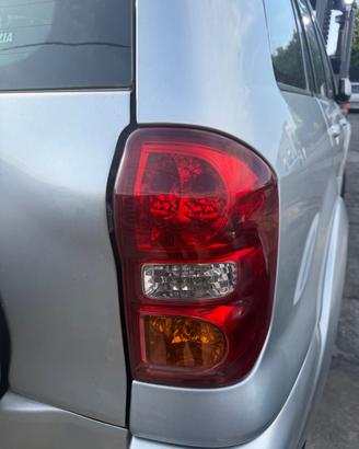 fanale posteriore destro toyota tav 4