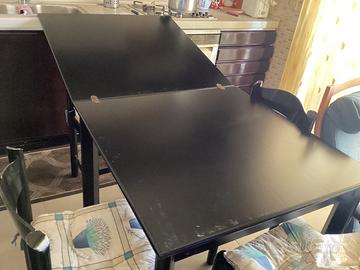 Tavolo da cucina a portafoglio nero e 4 sedie