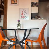 Tavolo rotondo in ferro battuto con piano in vetro