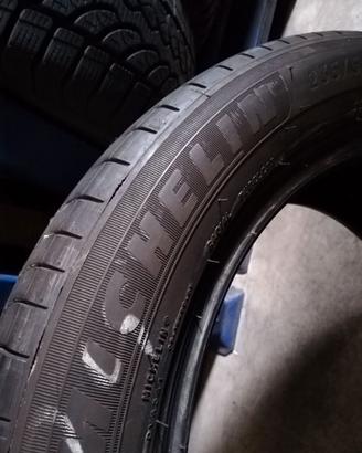Gomme auto 235/50r19