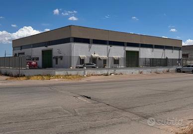 Capannone zona ind.le copertino