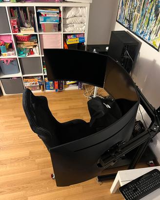Tre monitor Samsung G5