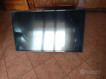 Televisore LG 43 pollici con staffa