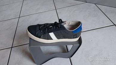 Scarpe sportive con l'accesso zip laterale