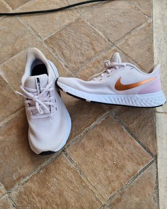 Nike Revolution 5 rosa-bronzo