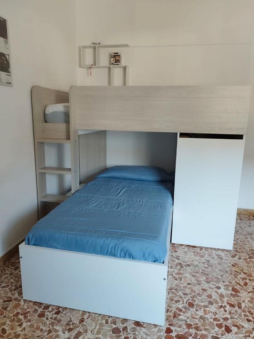 Letto a castello 255x112 cm in legno bianco e naturale con armadio