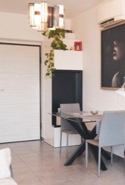 Mobile dispensa ad angolo