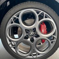 Alfa romeo tonale cerchio da 20 edizone speciale