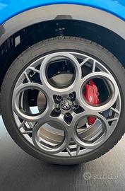 Alfa romeo tonale cerchio da 20 edizone speciale