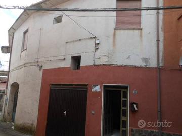 Casa indipendente di 350 m² con più di 5 locali a 
