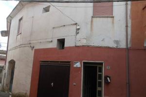 Casa indipendente di 350 m² con più di 5 locali a 