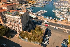 Unici in Via Cala nuovi 2-3 vani [AM/46]