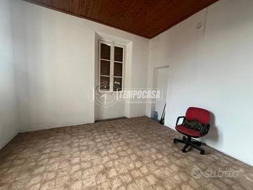 Capiago Intimiano - Stanza in zona servita e senza