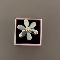 Anello regolabile a fiore
