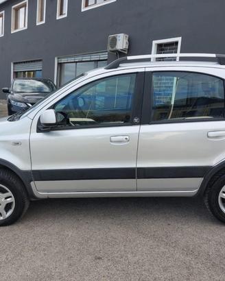 FIAT Panda 1.3 MJT 16V DPF 4x4 Climbing