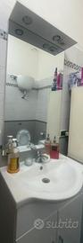 Mobile bagno bianco lucido con lavabo integrato