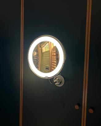 Specchio ingranditore 10X con luce LED