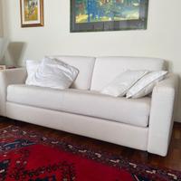 Divano Letto con meccanismo di apertura facile .