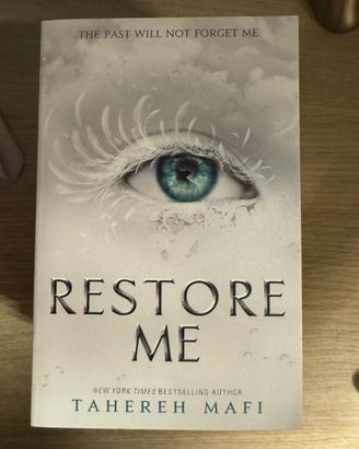 5 Libri  della serie shatter me in inglese nuovi