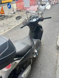 Scarabeo 300 a Milano