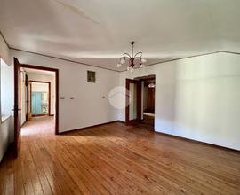 3 LOCALI A LANZO TORINESE