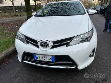 TOYOTA AURIS  1600 BENZINA 2013