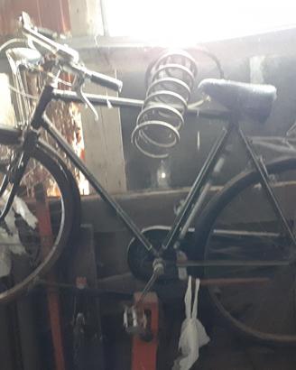 Vecchia bicicletta Svizzera con cambio a Leva