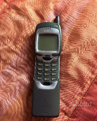 Nokia 7110 ( "Banana" / "Matrix" )