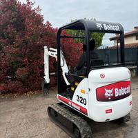 E231 - Mini escavatore Bobcat 320 carro allargabil