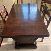 Grande tavolo antico in legno con 2 cassetti,sedie