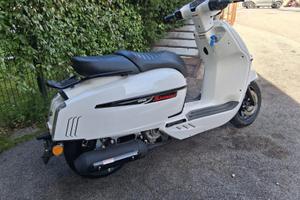 SCOOTER BENELLI/KEEWAY SIXTIES 300cc MOT. PIAGGIO