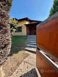 Villetta a schiera di 279 m² con 4 locali e box au