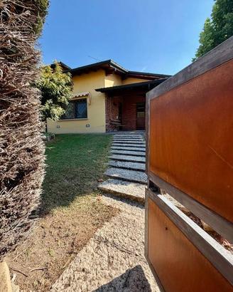 Villetta a schiera di 279 m² con 4 locali e box au