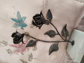 Rosa decorativa in ferro battuto